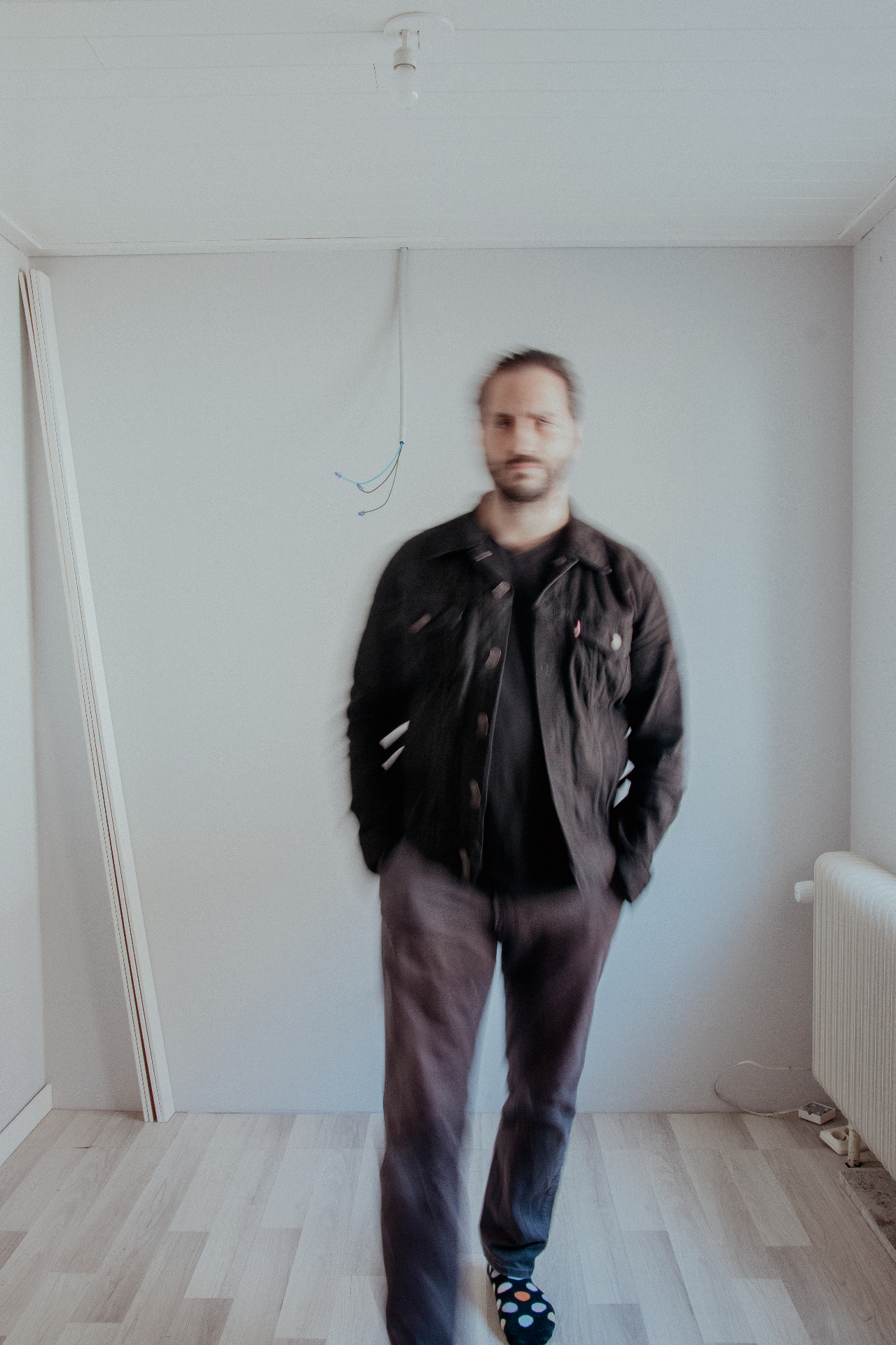 Erik Wahlqvist i mörk kostym